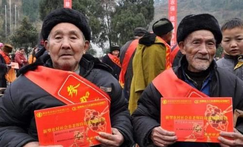  #补贴#农村老人好日子来了！不用“养儿防老”？新补贴到位，你