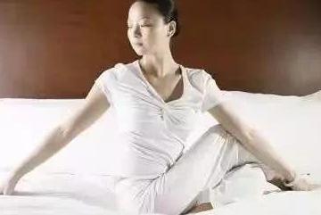 睡前趴10分钟，堪比跑步1小时，肚子平了、腰也细了