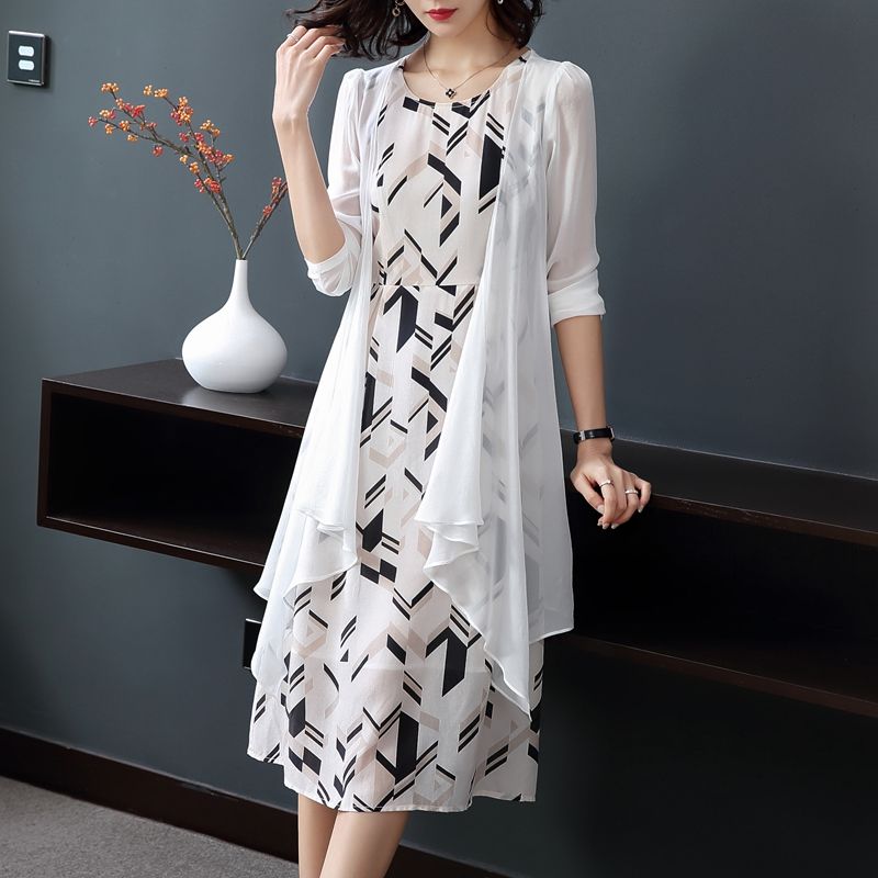 今年秋天阔腿裤不流行了，8月刚上新的秋裙，妈妈穿洋气又美嫩