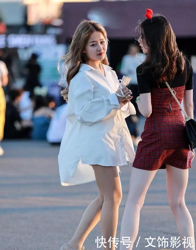 「感觉」选择休闲又时尚的穿搭,让自己的造型显得潇洒又随性