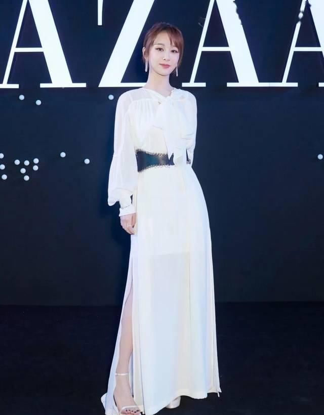  「开叉设计」潮风向：今年的美裙最流行侧开门