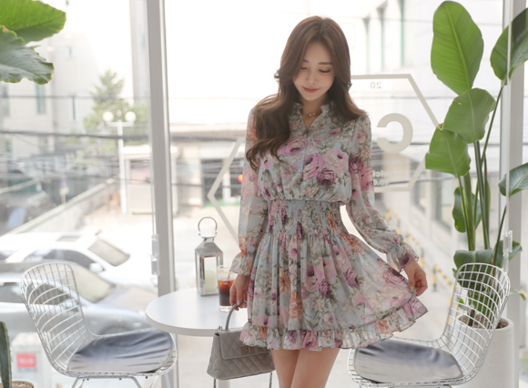 女神孙允珠，紫芋染香蔷薇古堡彩绘小洋裙