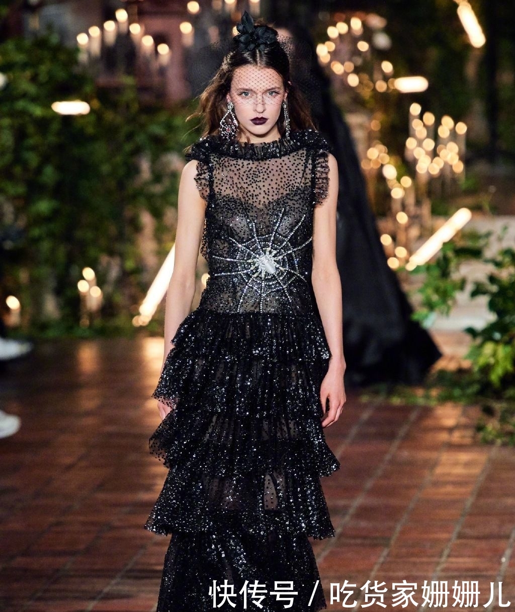  感觉：Rodarte 2020秋冬系列，经典吸血时尚又复古，复古黑暗且不失浪漫