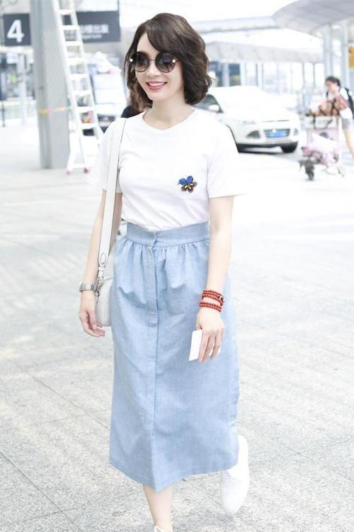 41岁陈数一袭靓丽打扮亮相，牵手儿子如姐弟！完全看不出年龄差啊