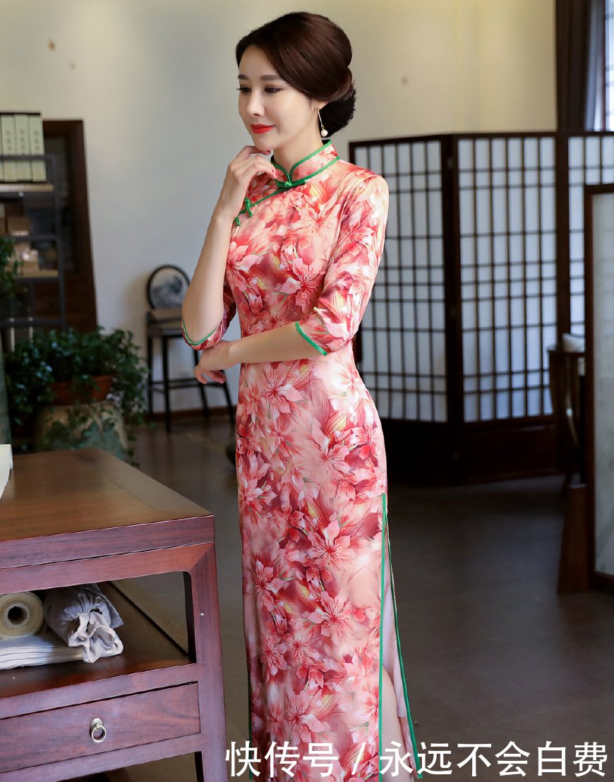 海棠红双层丝绸旗袍裙,清秀婉丽,美得让人目不暇接