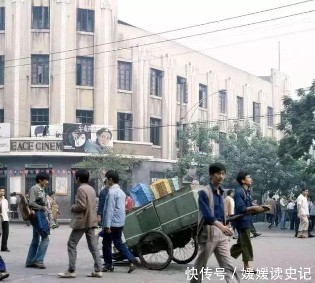 70年代，解放碑还是最高的建筑——老照片上的重庆记忆