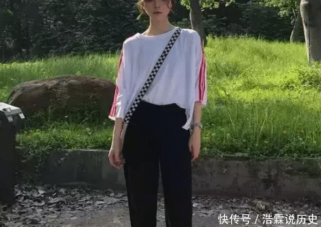 『显瘦』强烈建议卫衣别再搭工装裤了,今年流行新款“酒杯裤”,显瘦!