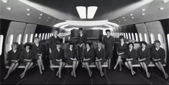 空姐制服的百年演变史，让你明白制服诱惑的真正原因