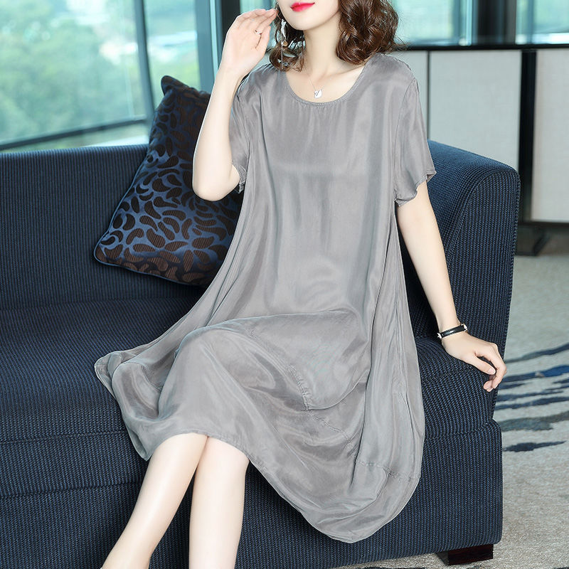 姑娘，今年流行穿这样的连衣裙，吸睛时尚又洋气，轻松穿出女神范