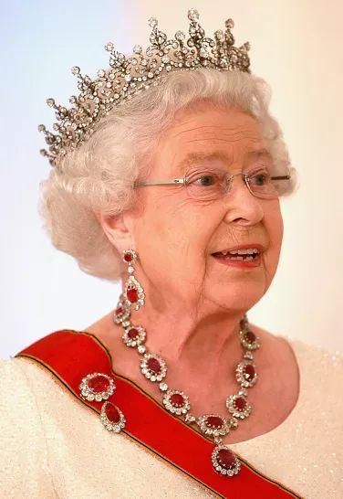英国女王的珠宝，每一件都价值连城!