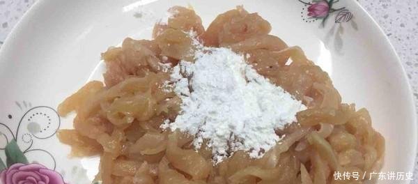  洗好备用：四川传统美食，鱼香肉丝，秋季吃饭的必选，隔三差五吃一次！
