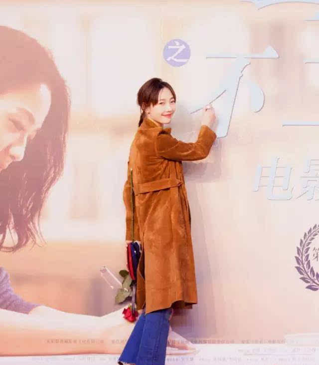  「显腿长」喇叭牛仔裤怎么穿都不过时,显瘦又百搭,轻松穿出大长腿!