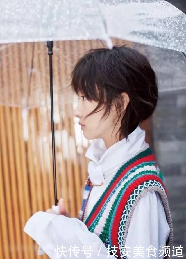  『时髦』衬衫+小高领的搭配=开春最流行的穿搭！