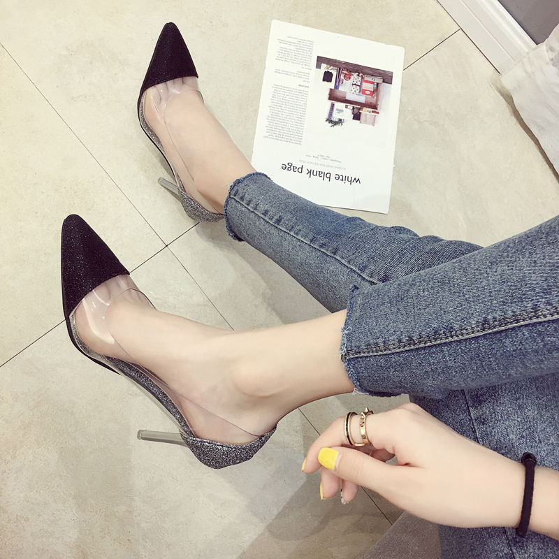 美脚和尖头细跟高跟鞋绝配，秀出你白皙的双脚，让魅力蔓延到足尖