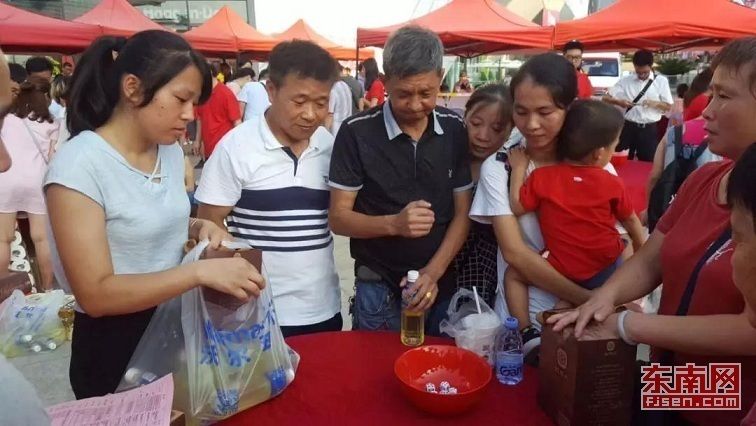 流动人口在厦门喜获“健康大礼包” 享受均等化服务