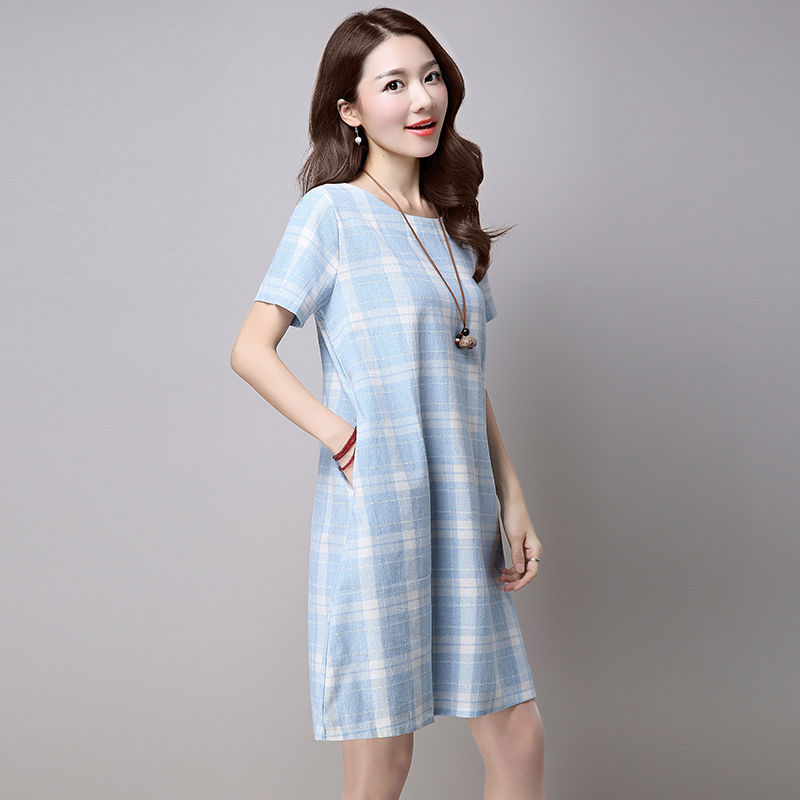 丰满的女人别再穿丝袜，穿这些宽松裙子也是别有一番风味