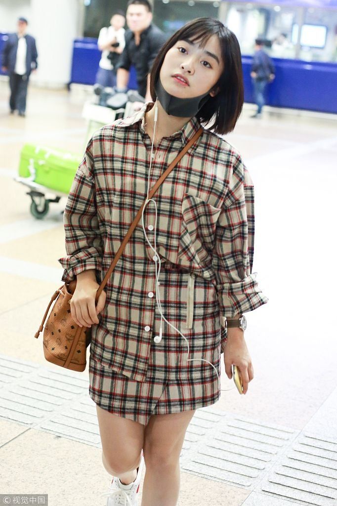 “杉菜”沈月格子套裙青春范露小短腿  留娃娃头齐刘海甜美可爱萌