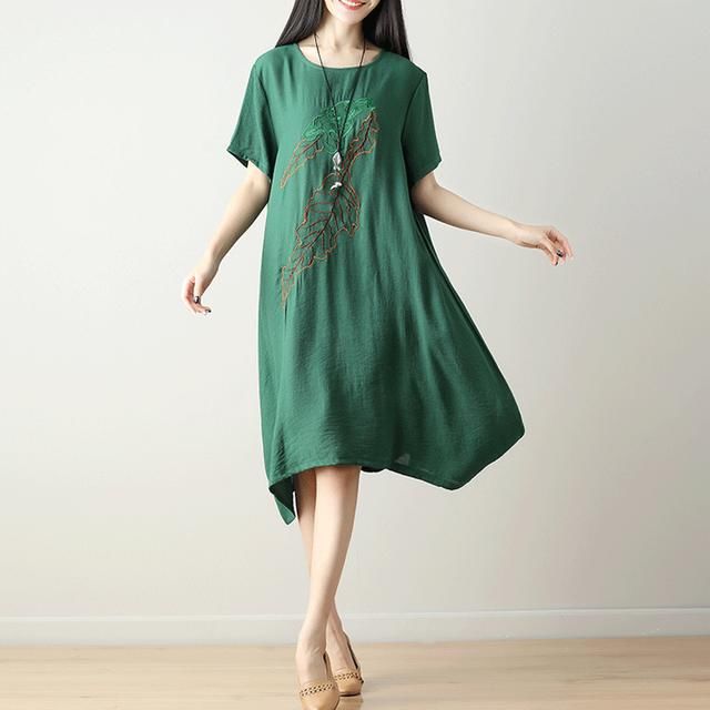 49岁媳妇贼会打扮！聚会专穿这高雅裙，高贵洋气，美得艳压群芳