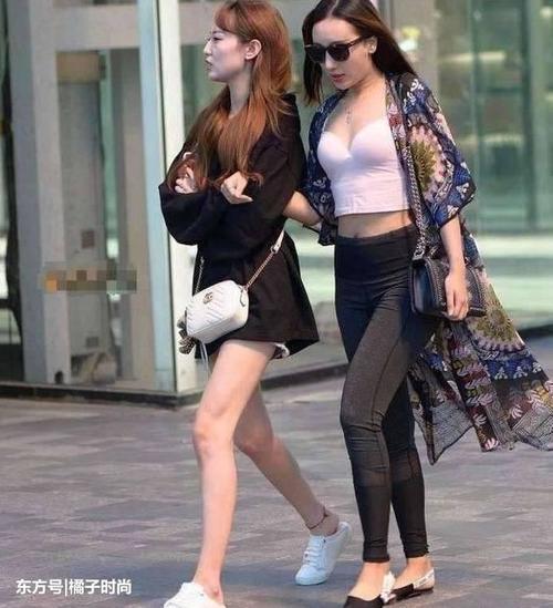 街拍:颜好气质佳的时尚女孩,穿搭潮流身材迷人