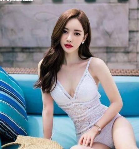 性感的白色蕾丝比基尼, 自然散发的清新甜美气息