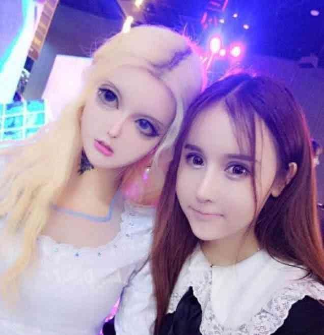 真人版“芭比娃娃”卸妆，网友：样子真心不堪！