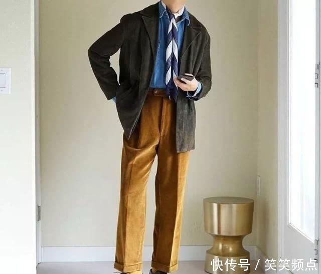  服饰：一条“普通”的灯芯绒裤，成功吸了跨年女孩子的目光