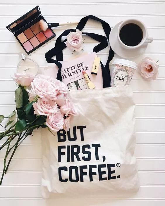 揭秘｜一线时尚大刊编辑们上班用的包包里都装了什么？