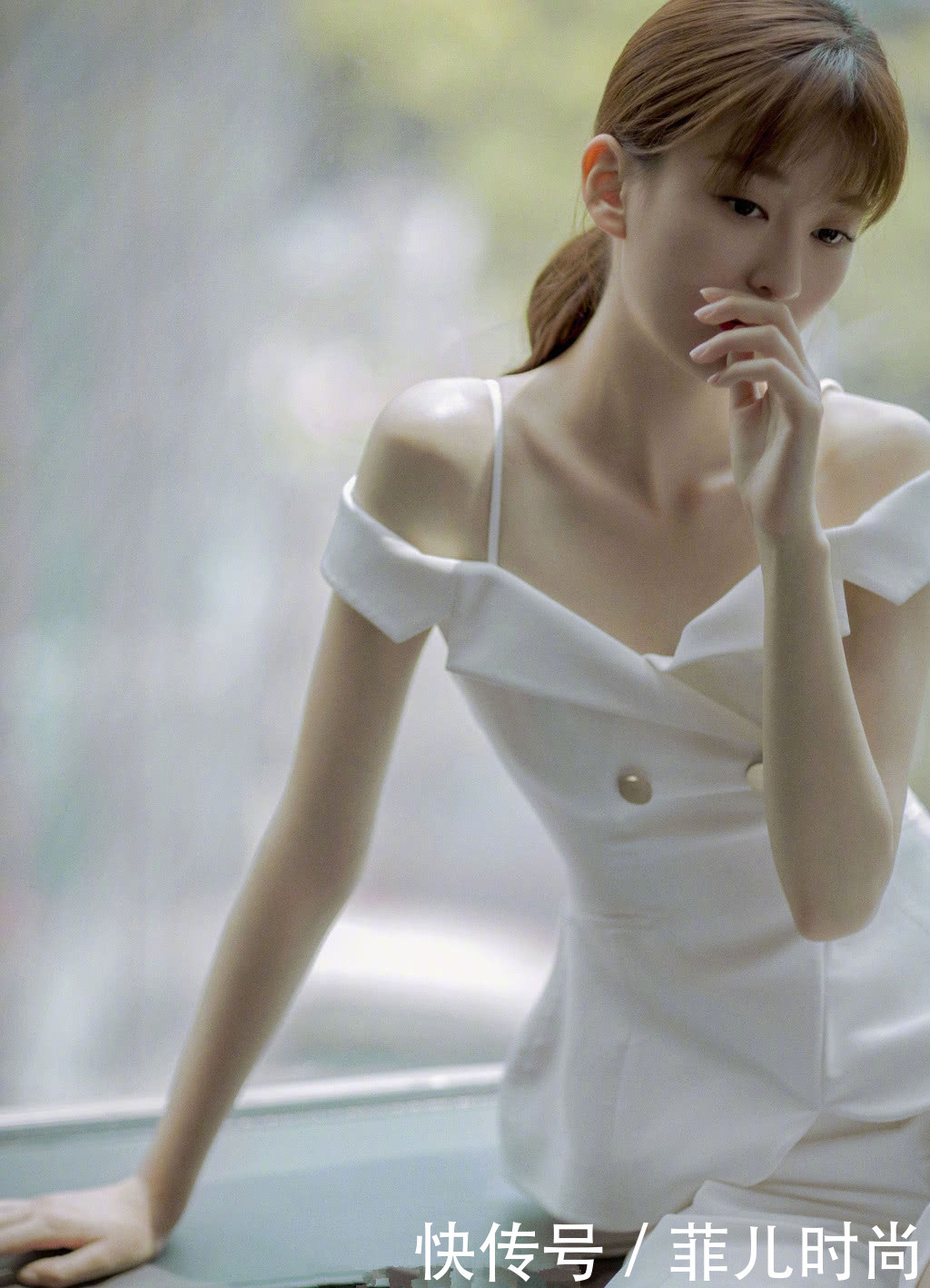 乔欣又瘦了！一身白色搭配穿出80斤的效果，网友：不能再瘦下去了