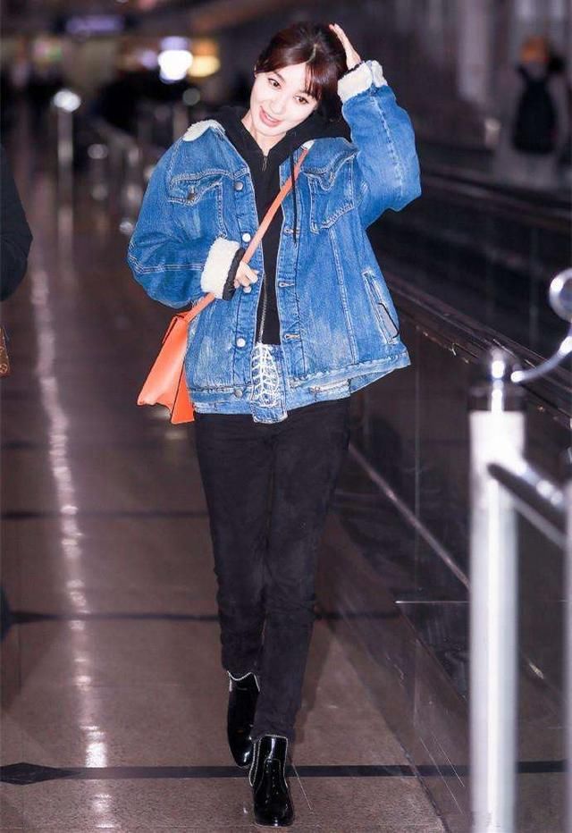 李菲儿这裤子穿得也太大胆了吧，网友的目光全被锁定！