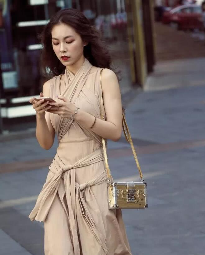 『适合』微胖型的小姐姐, 适合高开叉吊带连衣裙
