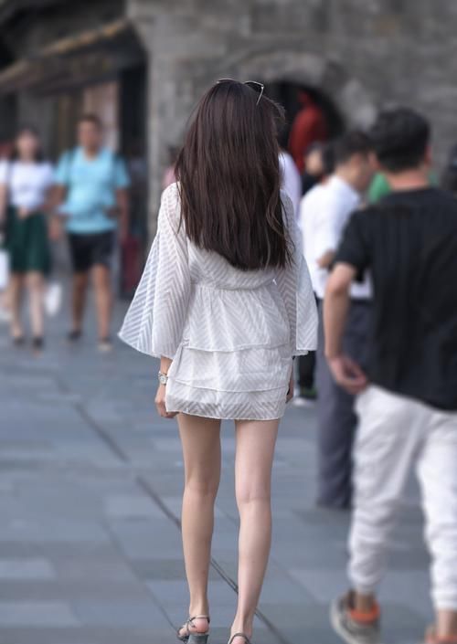  精致|确认过眼神，款式精致的裙装让人一见倾心