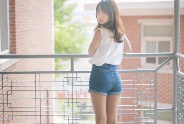『美女』优雅洋气的牛仔裤美女,让气质满满呈现!