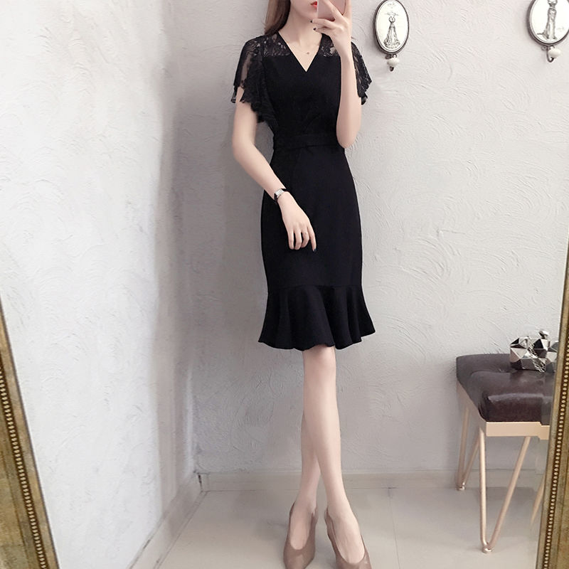 细腿+美鞋!鱼尾“开叉裙”搭“恨天高”风靡一夏,简直迷死人了