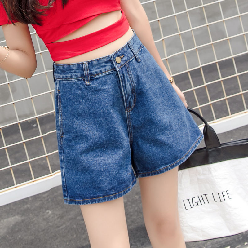 三伏天清爽是关键,牛仔热裤秀出白皙双腿,热辣撩人变身小野猫