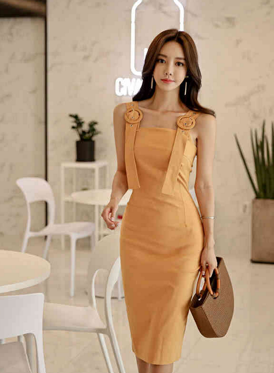 孙允珠甜美蜂蜜暖色橘融吊肩知性裙