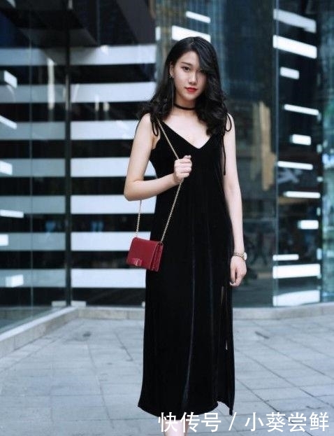  美女：时尚美女街拍：身姿丰盈的美女，展现青春活力！