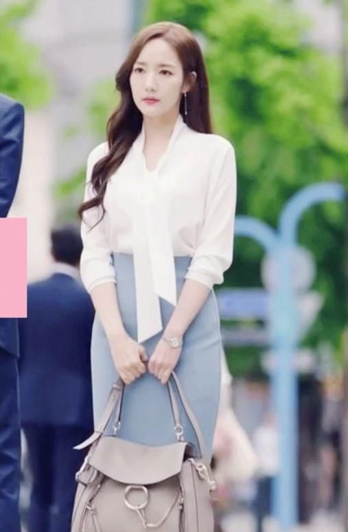 夏季职场穿搭指南，居然是这部韩剧里的金秘书火了