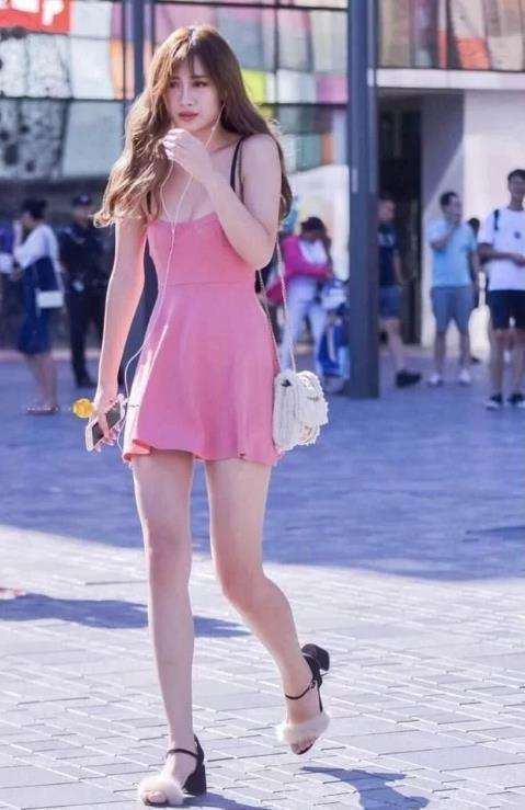 街拍: 图6你敢娶吗? 我觉得我还是娶图8好了