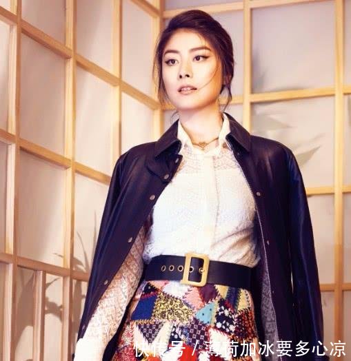 45岁陈慧琳要逆天身着长裙重回颜值巅峰，简直是吃了防腐剂！