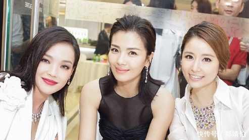 42岁林心如和40岁刘涛同框，相差2岁，气质差距真大