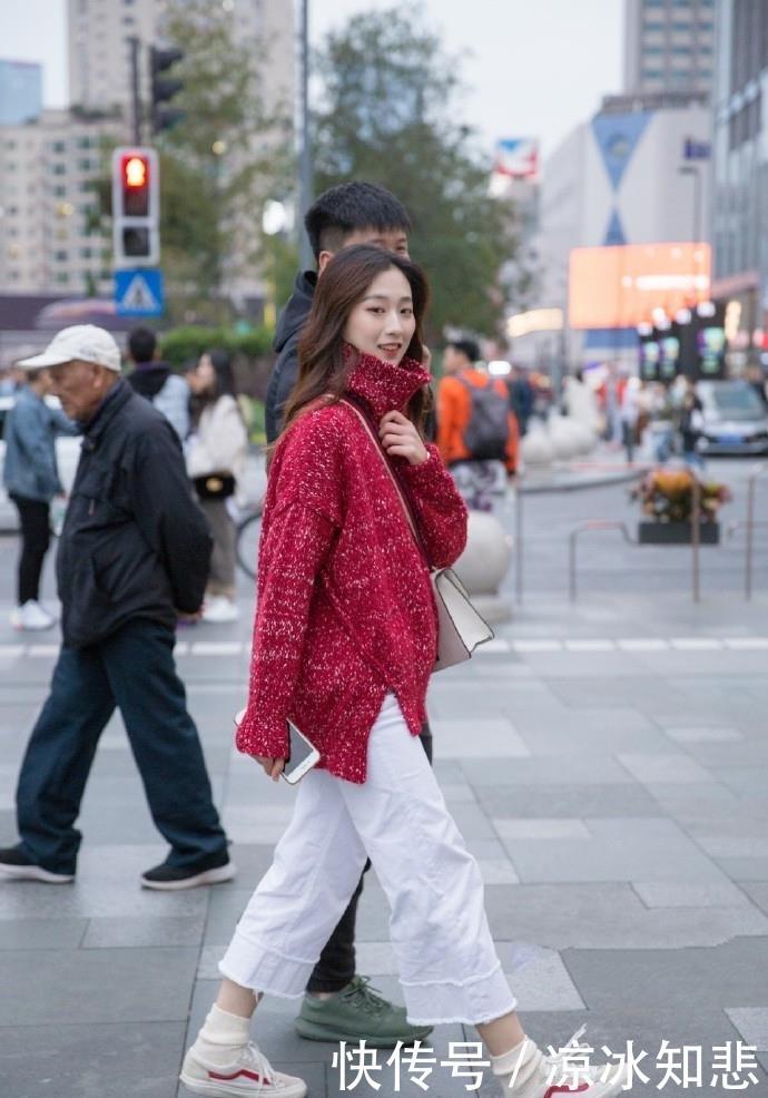  『妩媚』街拍：高冷妩媚的妹子，搭配有致凸显女神的气质