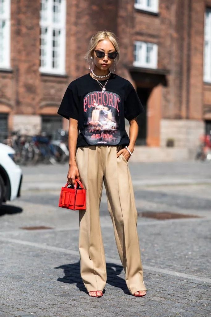 入秋后，阔腿裤的搭配也是时候升级一下了!