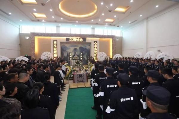  悲痛：悲痛！湖北天门43岁民警因过度劳累，突发脑梗因公牺牲