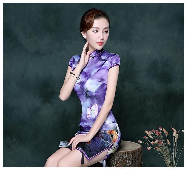 当高贵的紫色有优雅的旗袍相结合，会绽放出不一样的精彩！