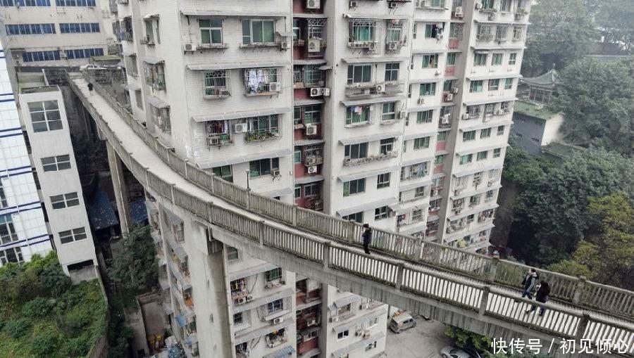 中国一座建在山上的城市, 国务院将它定位为未来的国际大都市!