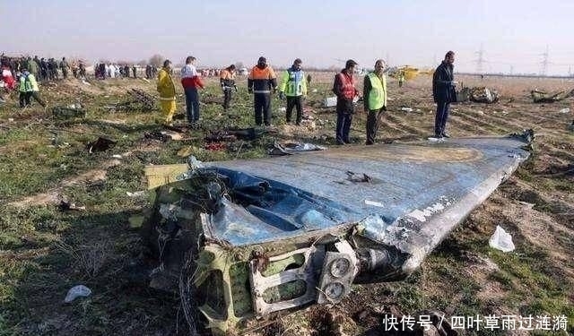 喷出■波音客机再出事故,半空中机翼喷出火球,乘客尖叫场面一度失控