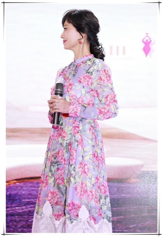 赵雅芝身材太恨人!63岁挑战透视裙仙气飘飘,网友:人老心不老