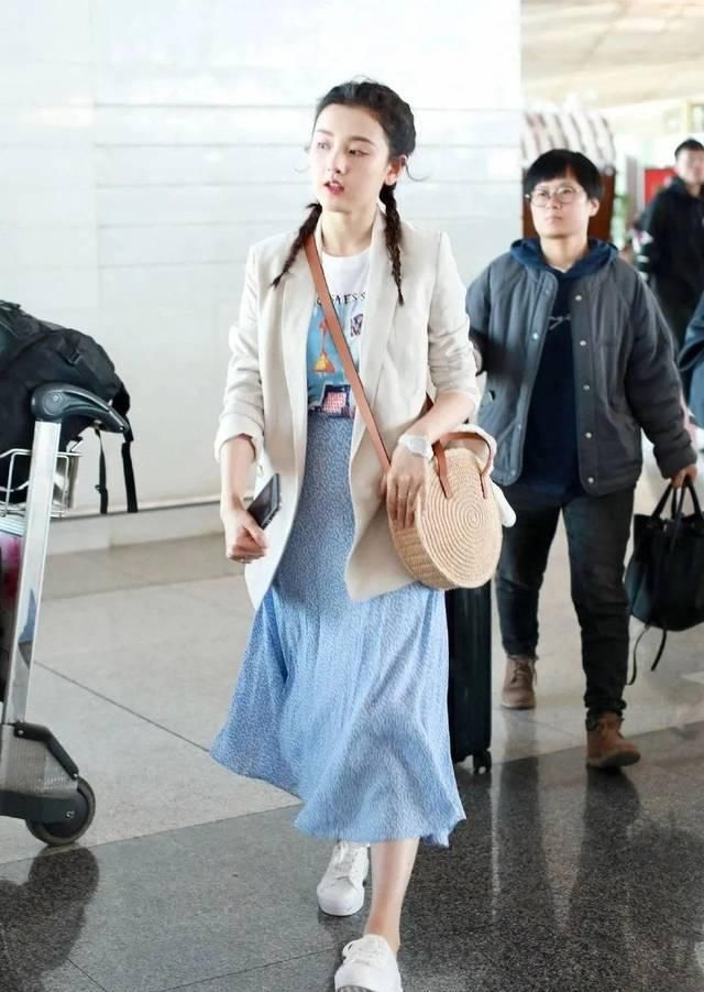  气质■显瘦显气质的“T恤+裙子”，才是今夏最时髦的穿搭套路！