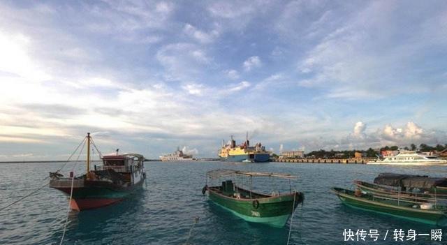 海南有一旅游城市,从不接待外国游客,2500多人建有8个机场