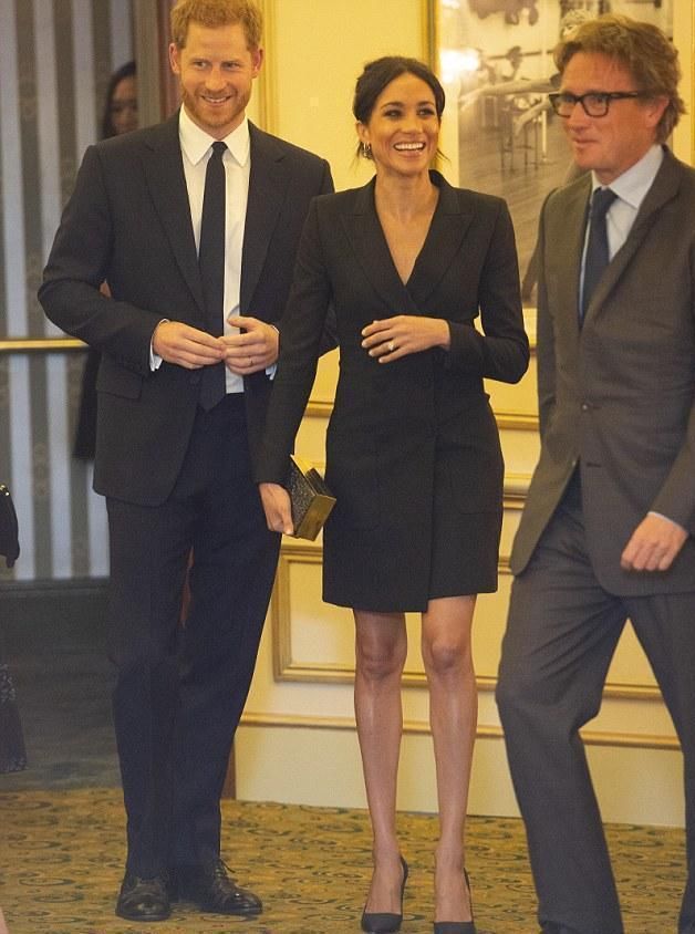 梅根打破5大王室穿衣禁忌！女王这么宽容？网友：哈里王子宠她呗